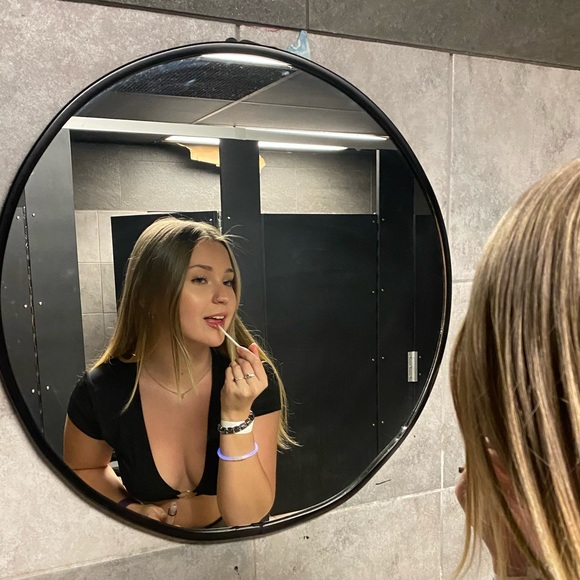 Meet your Posher, Bridget - Picture 1 of 1